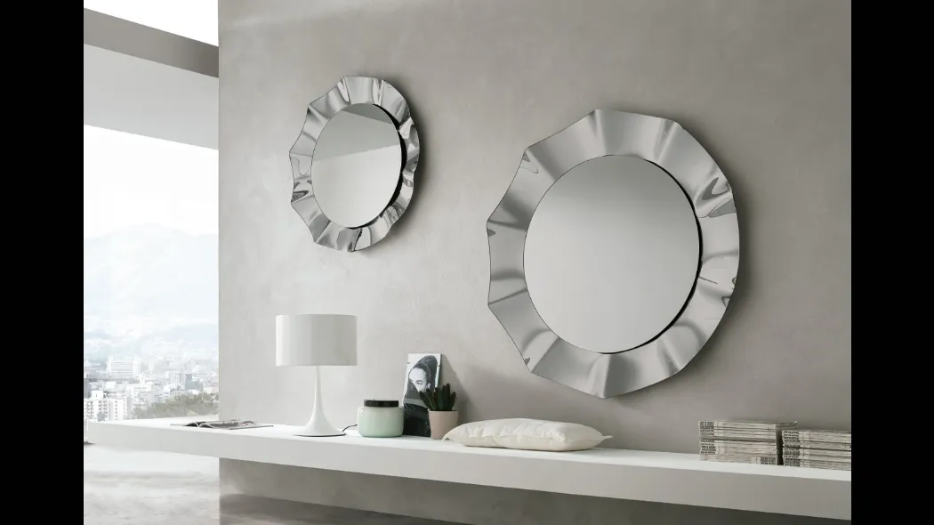 Specchio Osiride con cornice in vetro curvato di Target Point