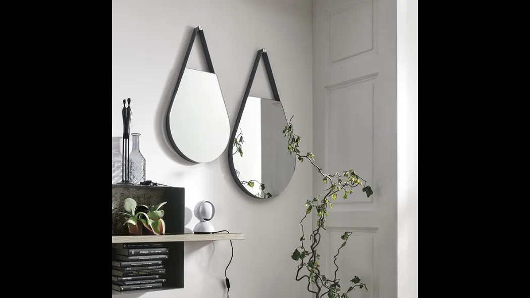Specchiere a forma di goccia con cornice in metallo verniciato Drops di Target Point