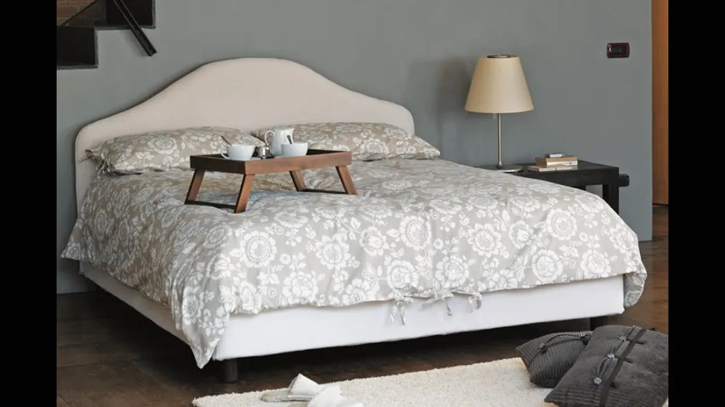 Letto in tessuto con testiera sagomata Laguna di Hoppla