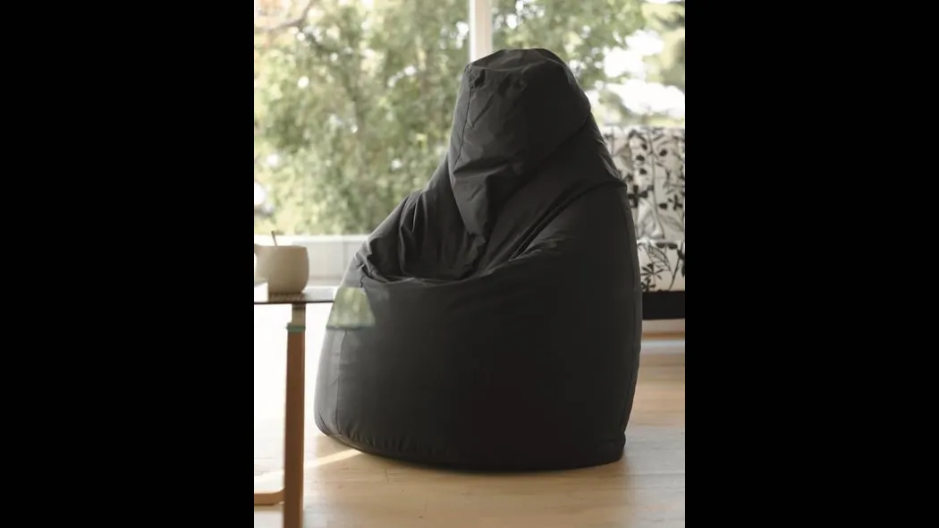 Poltrona con seduta ergonomica Sacco in tecnoraso di Hoppla