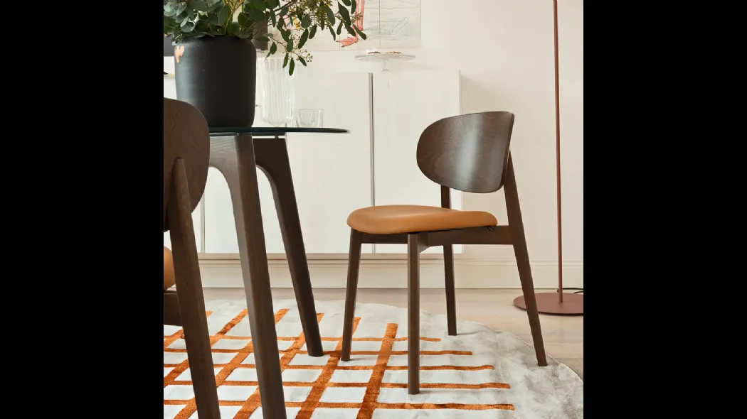 Sedia in legno dal design classico Eide di Connubia
