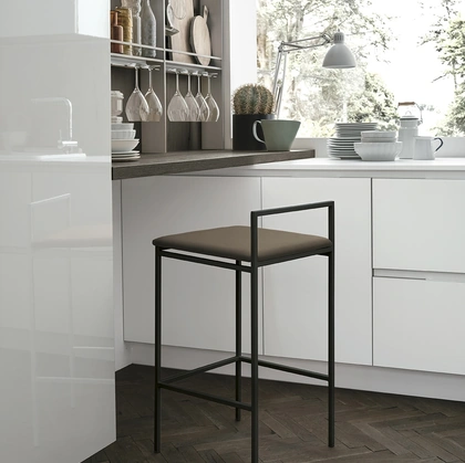 Sgabello in metallo con seduta in ecopelle July di Sedit