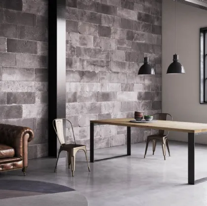 Tavolo in legno impiallacciato Rovere con gambe in metallo finitura ferro Squared-T di Pizzolato